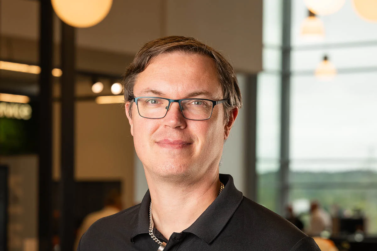 Kent är ansvarig för hyrbilar i Borås.