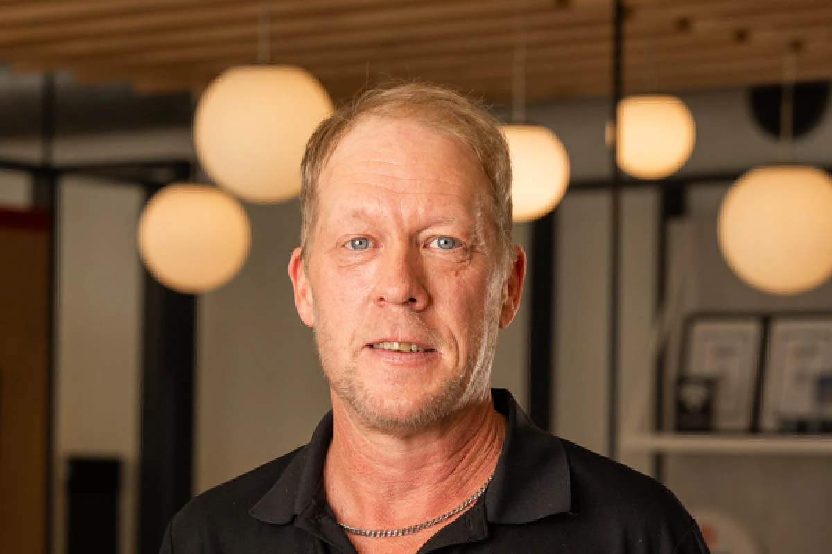 Daniel är ansvarig för hyrbilar i Trollhättan.