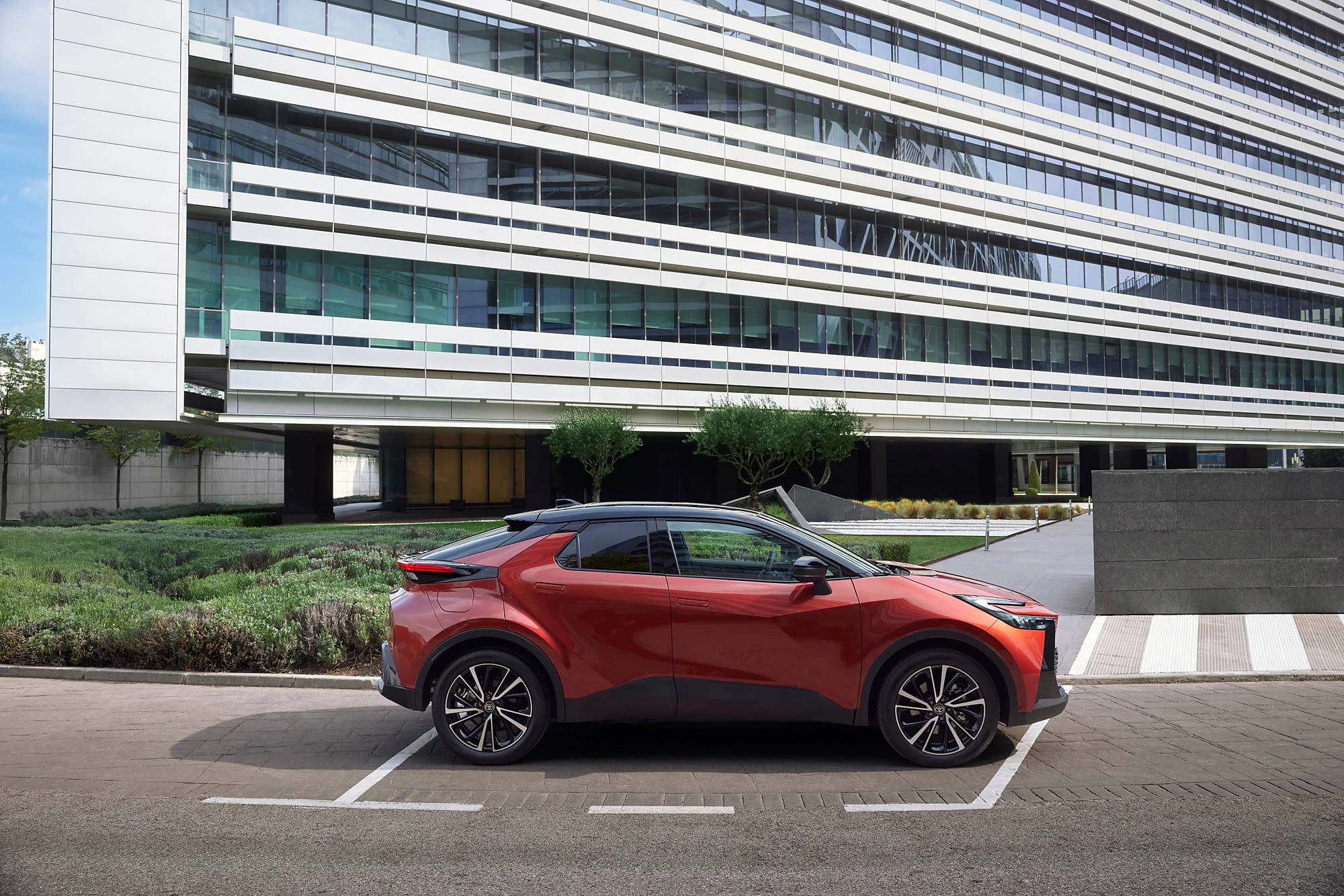 Toyota C-HR Laddhybrid Fleet