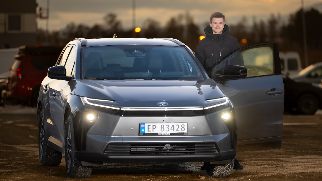 HALVERT LADETID: – Det nye bZ4X-optimaliserte batteriet for hurtiglading muliggjør forvarming, noe som reduserer ladetiden ned mot det halve, understreker Melum.