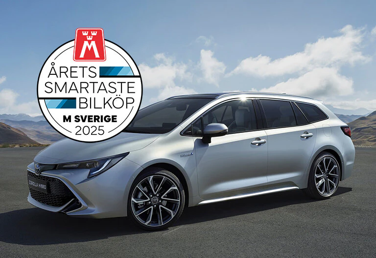 En grå Corolla TS med emblemet "Årets smartaste bilköp"
