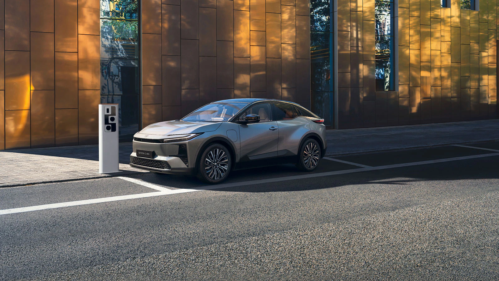 Nye Toyota C-HR+