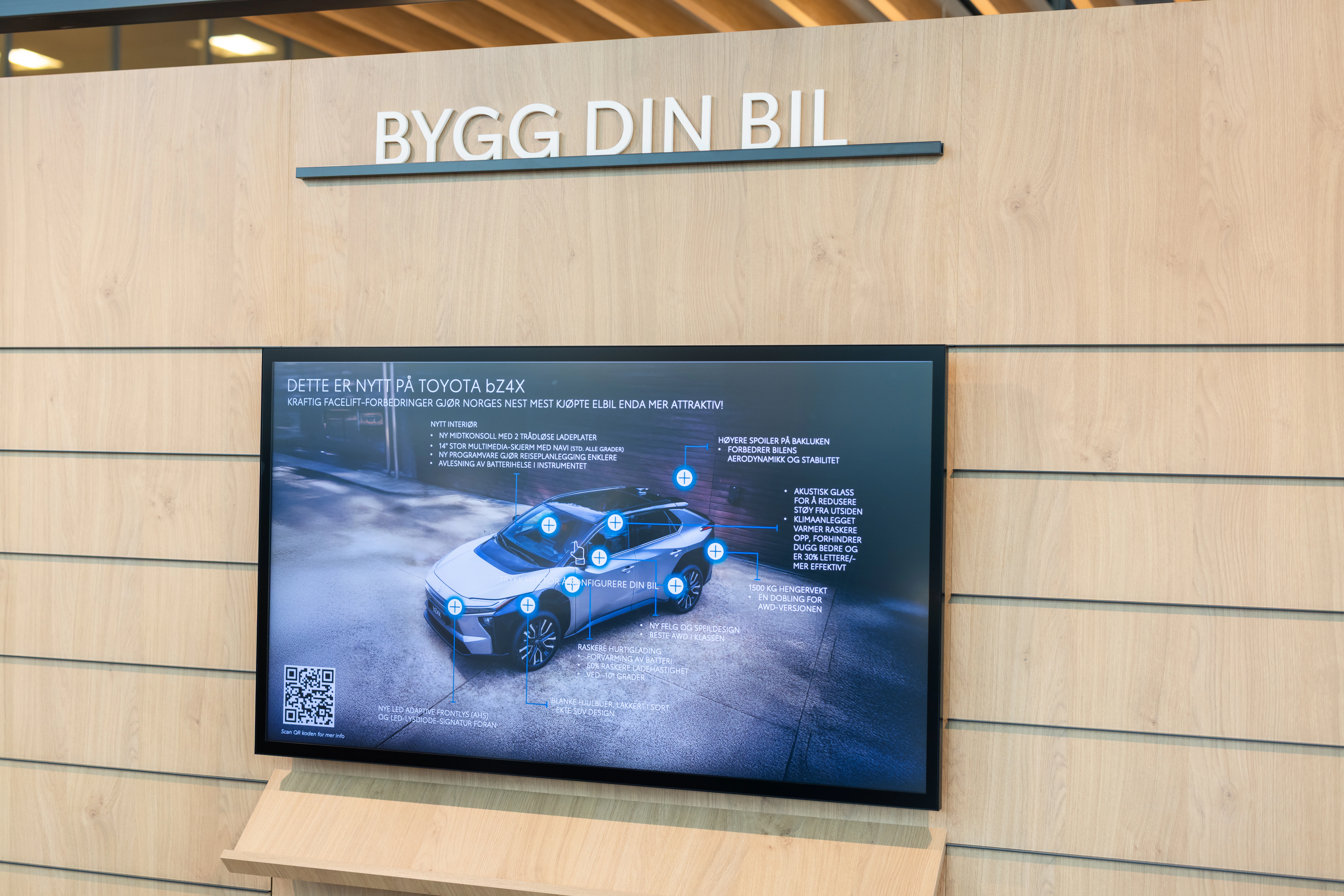 INTERAKTIVE SKJERMER: I den nye butikken kan du kose deg med å bygge opp din egen modell, akkurat slik du vil ha den.
